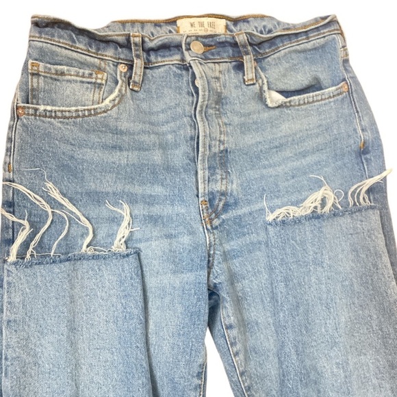 WE THE FREE Light Washed Button Front Frayed Hem Jeans - Picture 9 of 9